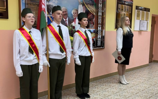 Торжественная  линейка, посвященная День Государственного флага, Государственного герба и Государственного гимна Республики Беларусь